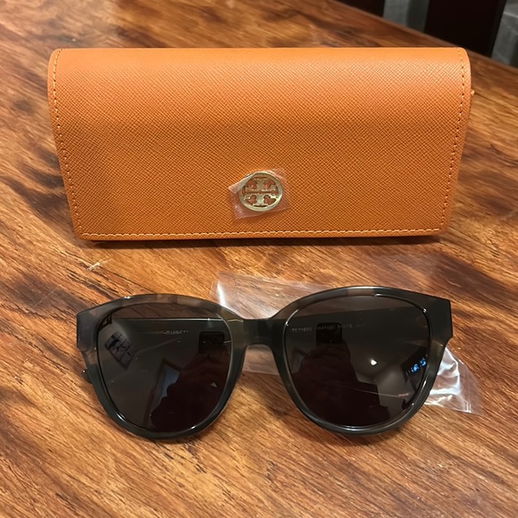 Tory Burch 54mm tortoise women’s sunglasses main image 3